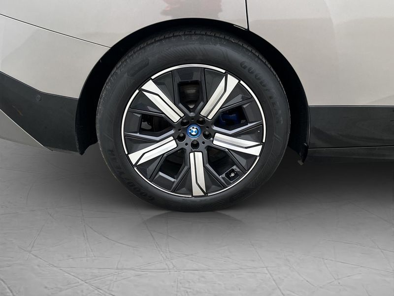 BMW iX bild 35