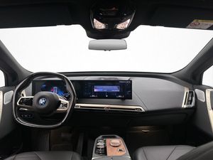 BMW iX bild 15