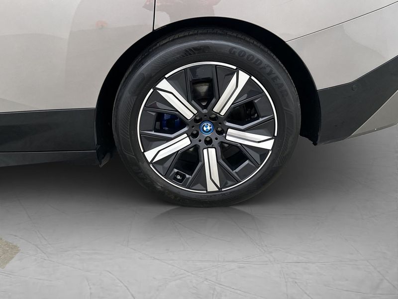 BMW iX bild 36