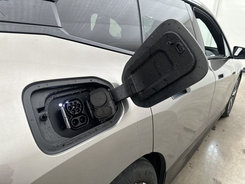 BMW iX bild 13