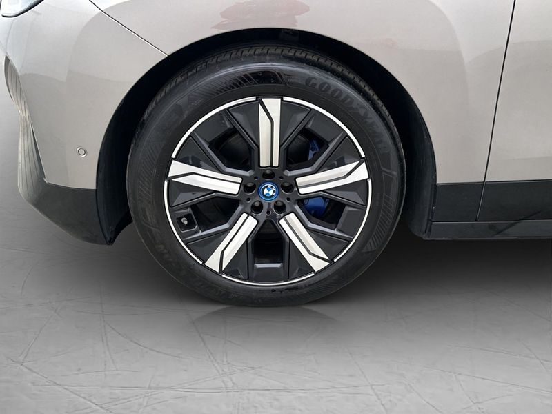 BMW iX bild 37