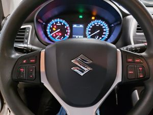 Suzuki S-CROSS bild 12