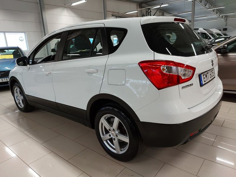 Suzuki S-CROSS bild 8