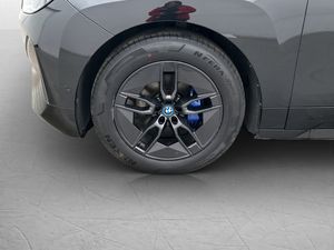 BMW iX bild 11