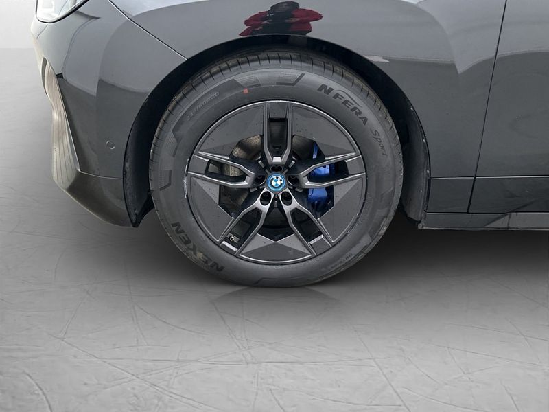 BMW iX bild 11