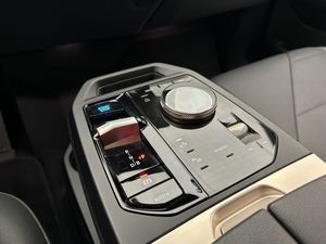 BMW iX bild 30
