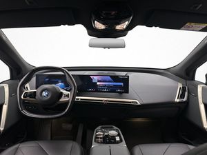 BMW iX bild 14