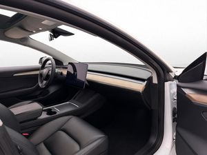 Tesla Model 3 bild 34