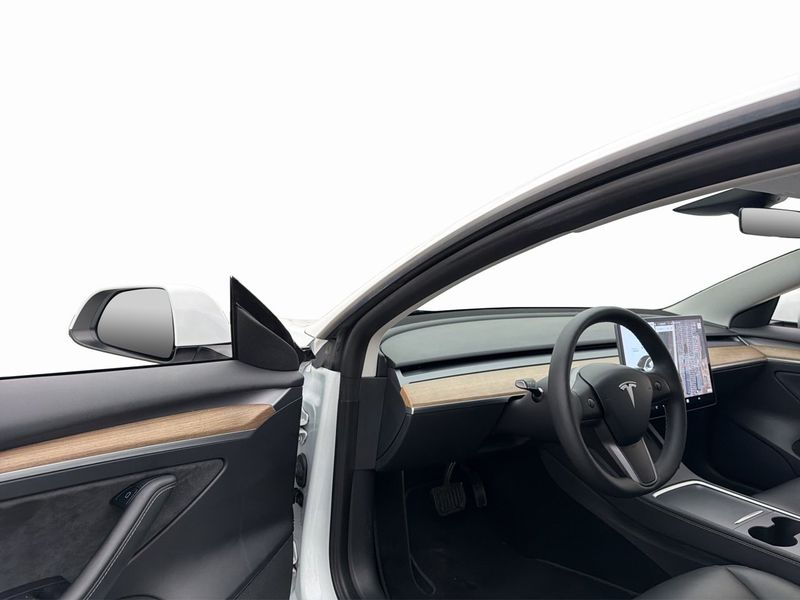 Tesla Model 3 bild 33