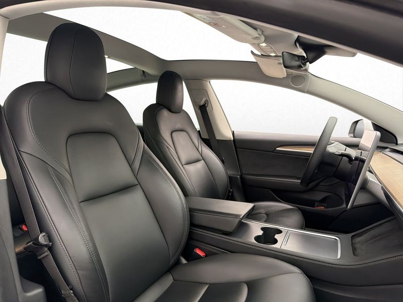 Tesla Model 3 bild 13
