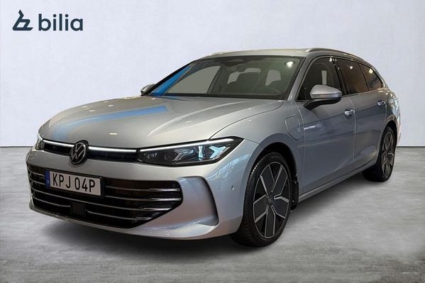 Volkswagen Passat Elegance 1.5 TSI eHybrid Värm Drag 272HK - 2025