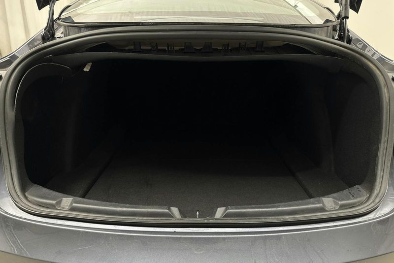 Tesla Model 3 bild 11