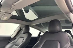 Tesla Model 3 bild 20