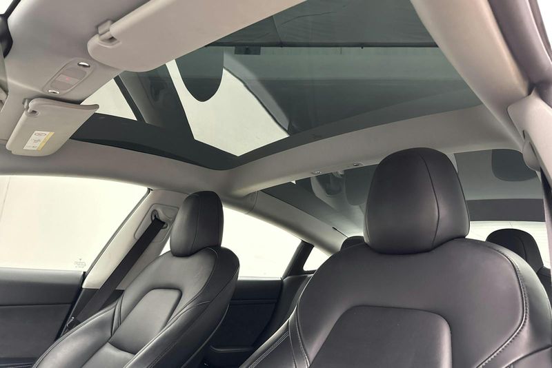 Tesla Model 3 bild 20