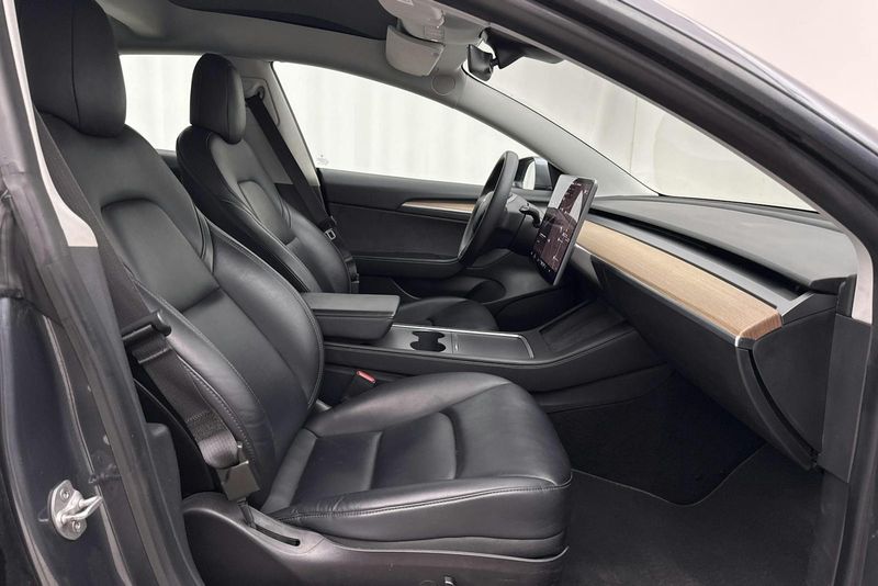 Tesla Model 3 bild 8
