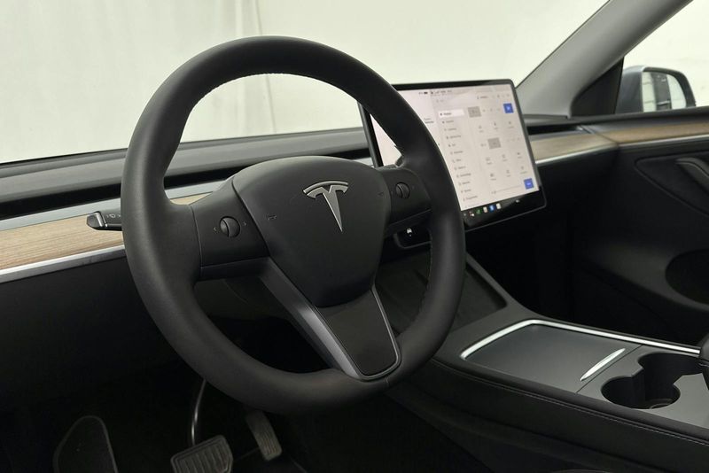 Tesla Model Y bild 19