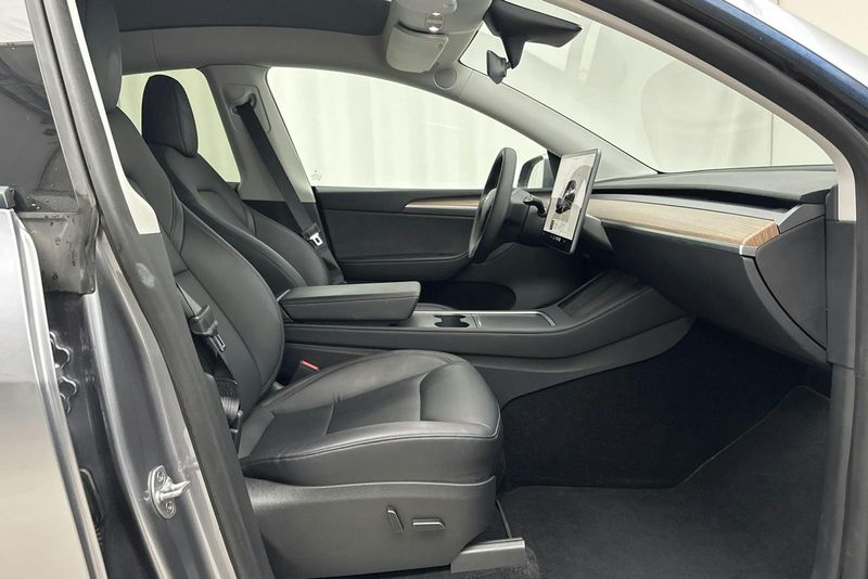 Tesla Model Y bild 7