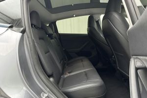 Tesla Model Y bild 8