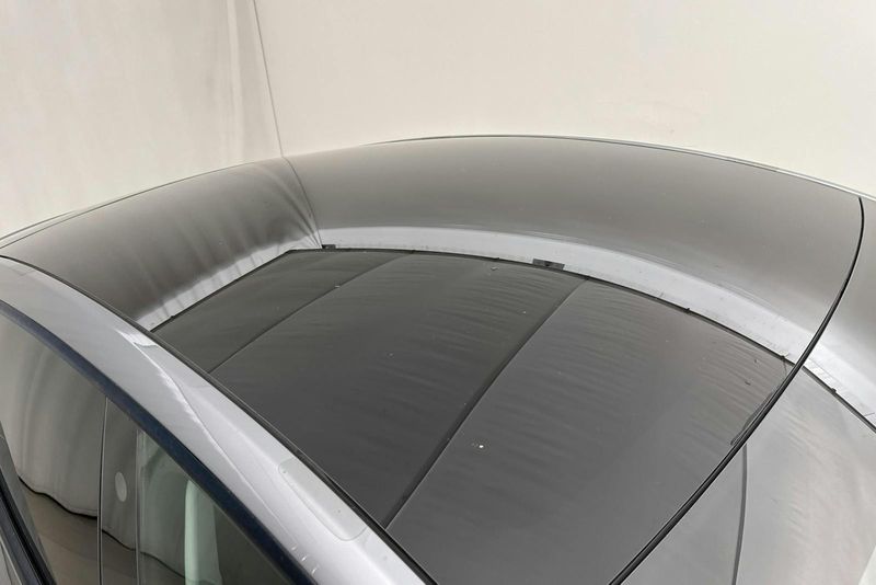 Tesla Model Y bild 18