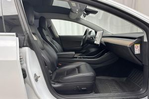 Tesla Model 3 bild 7
