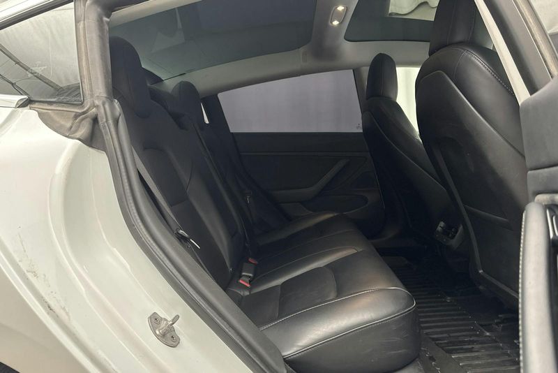 Tesla Model 3 bild 8