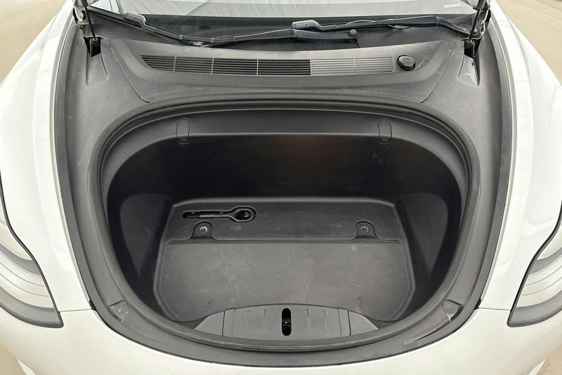 Tesla Model 3 bild 18