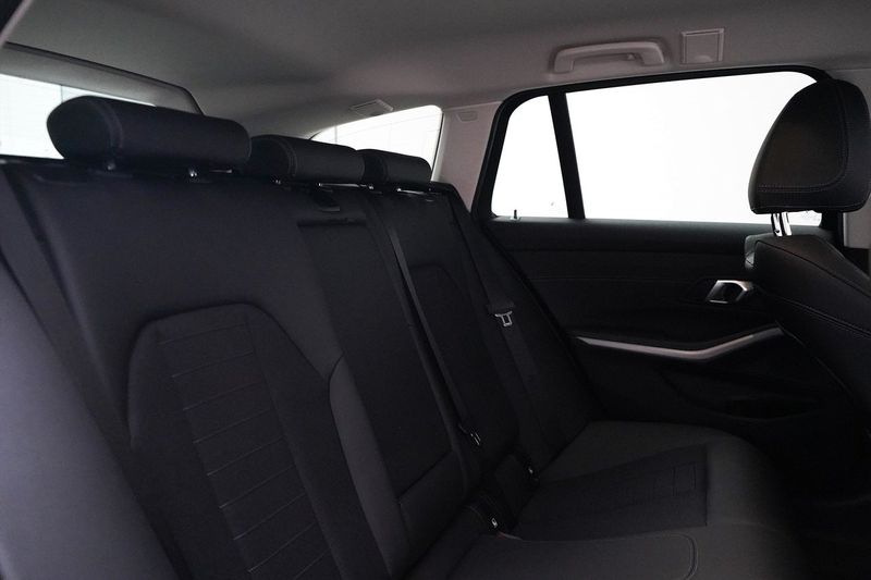 BMW 330 bild 18