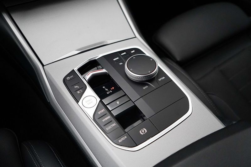 BMW 330 bild 15