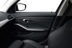 BMW 330 bild 16