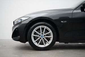 BMW 330 bild 2