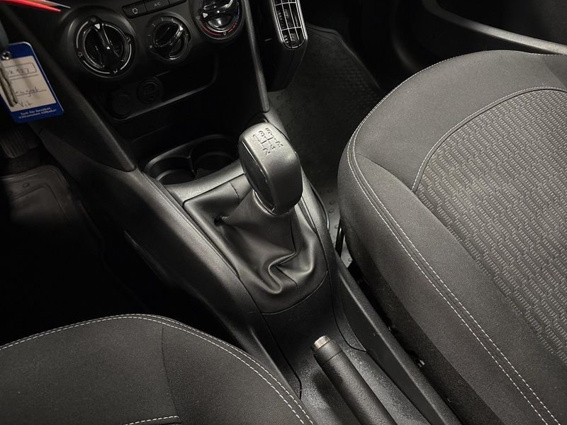 Peugeot 208 bild 12