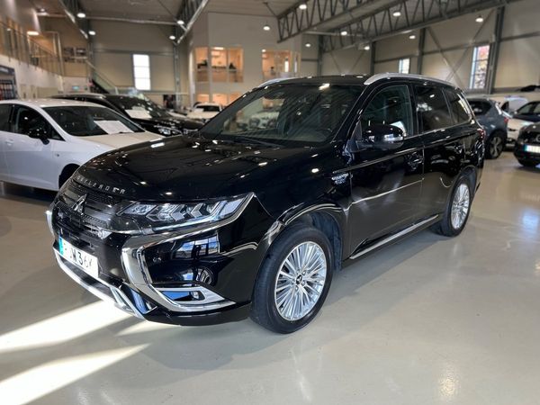 Mitsubishi Outlander PHEV CVT Business 224hk / 360 / Drag / Moms - 2020