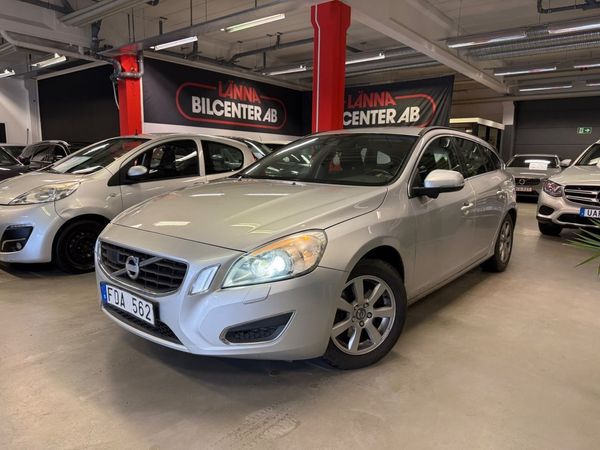 Volvo V60 2.0T Automat Momentum Drag PDC Värmare Nyservad 2Ägare - 2011