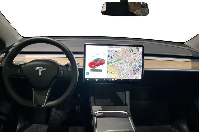Tesla Model Y bild 8