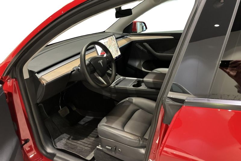 Tesla Model Y bild 12