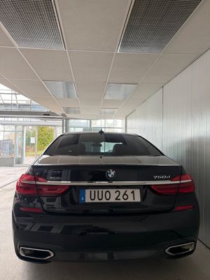 BMW 750 bild 8