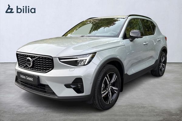 Volvo XC40 B3 FWD Bensin Plus Dark - 2025