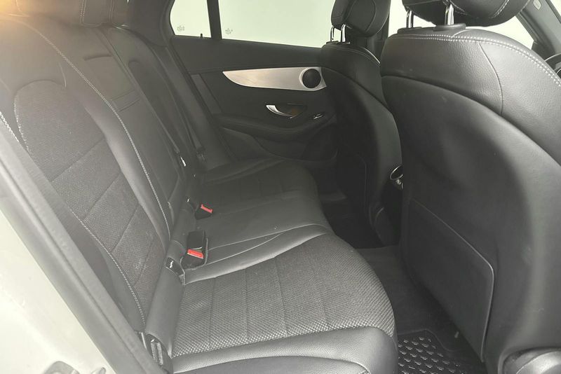 Mercedes GLC300 bild 8