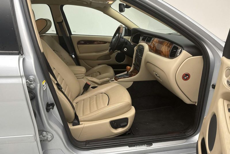 Jaguar X-Type bild 7