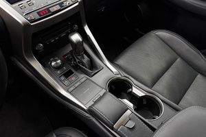 Lexus NX bild 18