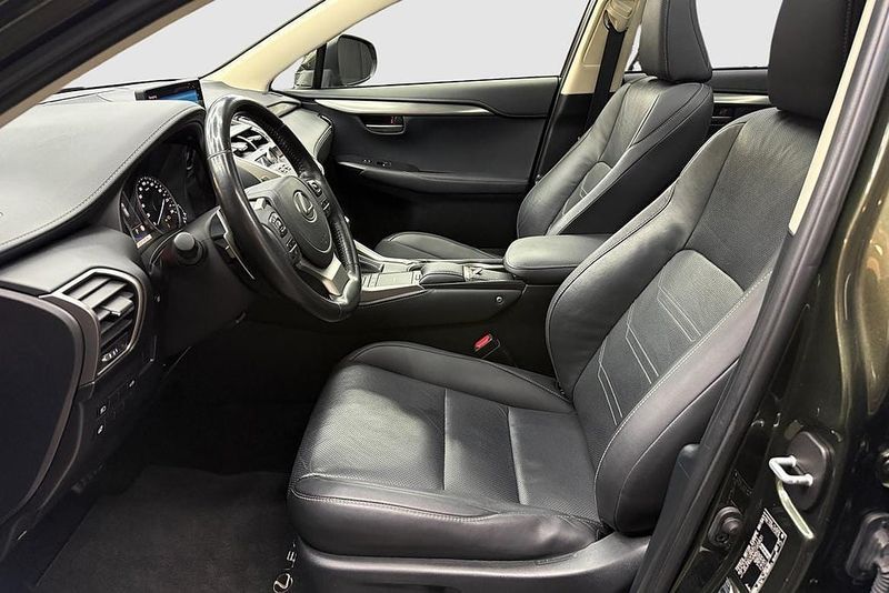 Lexus NX bild 15