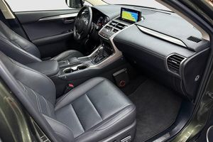 Lexus NX bild 17