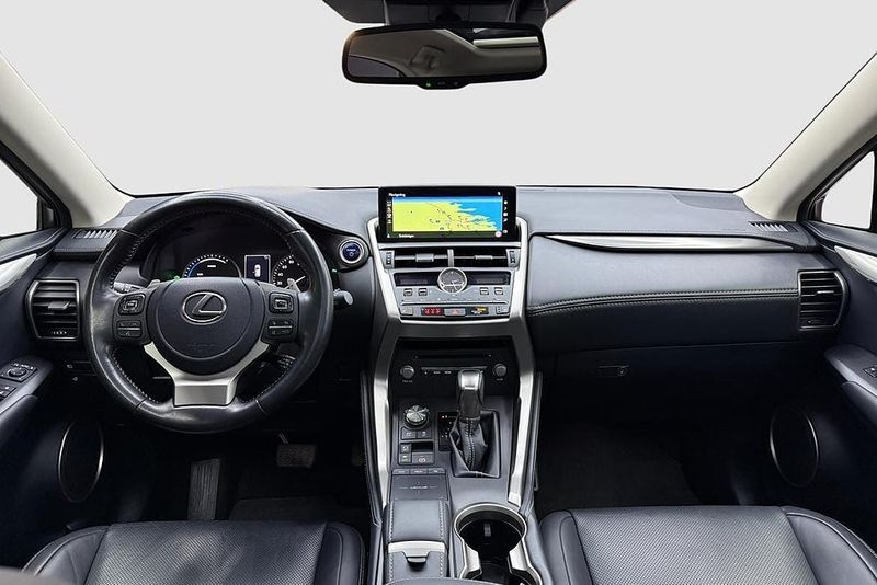 Lexus NX bild 13