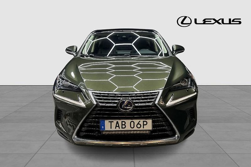 Lexus NX bild 9