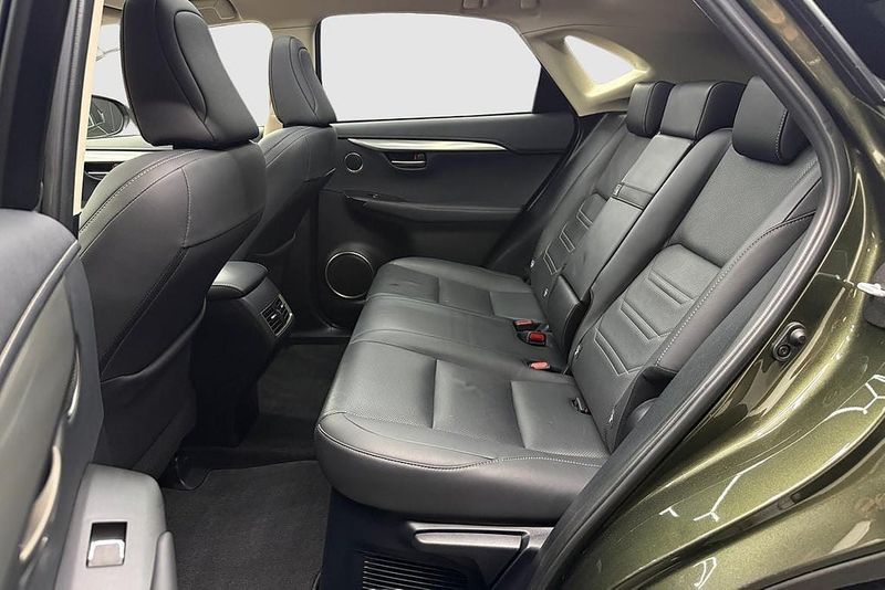 Lexus NX bild 16
