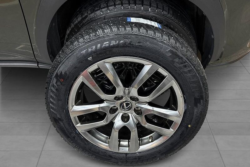 Lexus NX bild 12