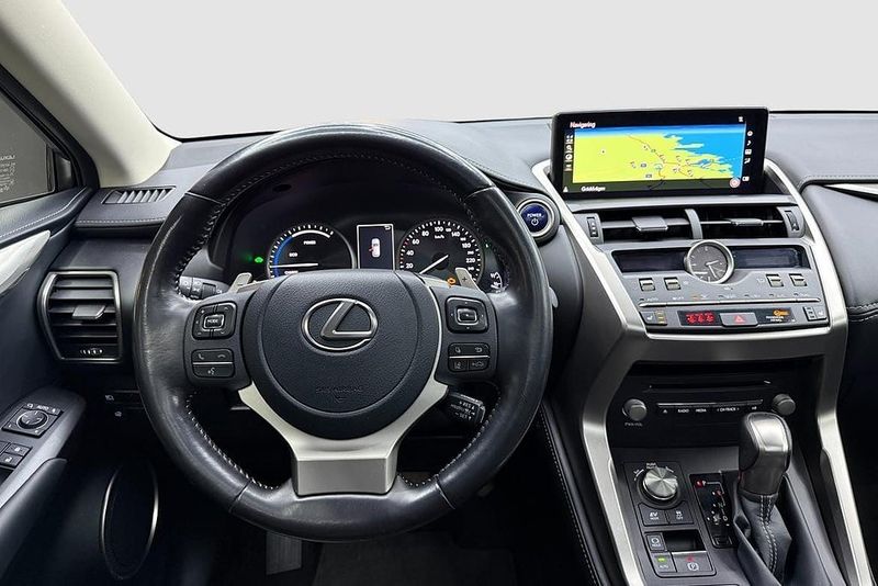 Lexus NX bild 14