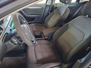 Volkswagen Passat bild 9