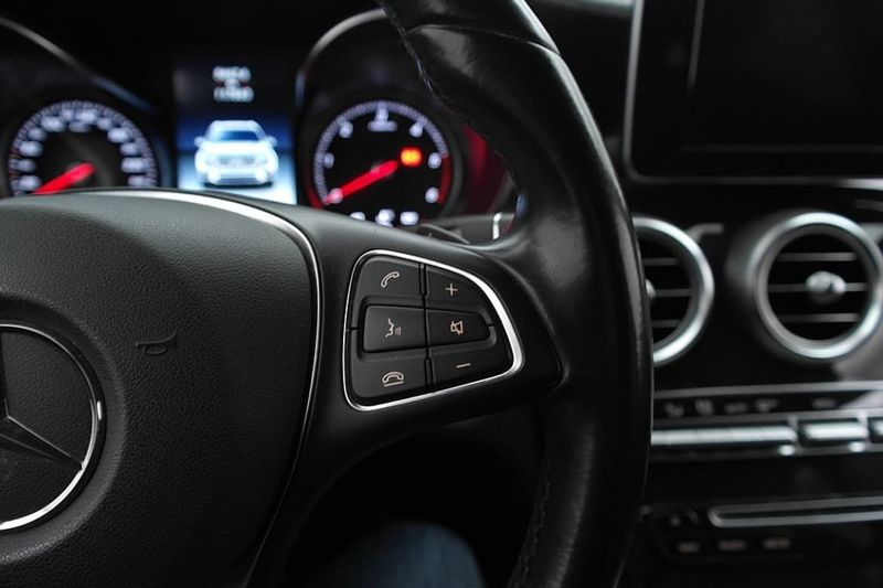 Mercedes GLC220 bild 13