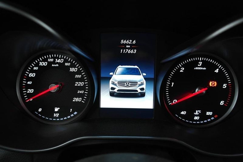 Mercedes GLC220 bild 11